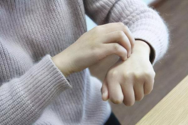 面板癢就是肝不好？中西醫的肝不相同，哪些面板問題與肝臟有關？