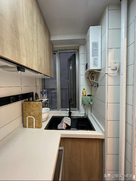 56平兩居室學區房，不做吊頂很舒適，電視牆是全屋亮點，美觀實用