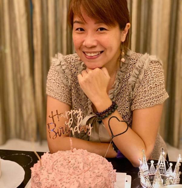 姜大衛女兒過47歲生日,氣質出眾像老爸,與曹永廉結婚14年仍恩愛 姜大衛女兒過47歲生日,氣質出眾像老爸,與曹永廉結婚14年仍恩愛