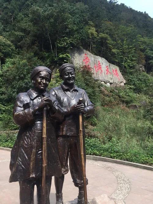 19歲小夥與29歲寡婦私奔,深山避世50年,為愛鑿出6208級愛情天梯 19歲小夥與29歲寡婦私奔,深山避世50年,為愛鑿出6208級愛情天梯