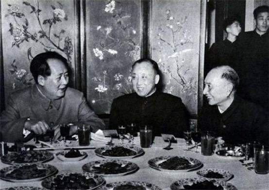 遼瀋戰役後,得知衛立煌被困,毛澤東指示鄧小平:保護好他的家人 遼瀋戰役後,得知衛立煌被困,毛澤東指示鄧小平:保護好他的家人