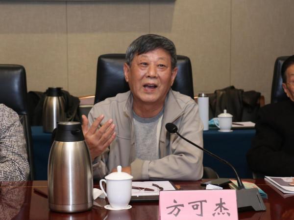 從藝40餘年演了50餘部戲，“做人做事，她都是標杆”