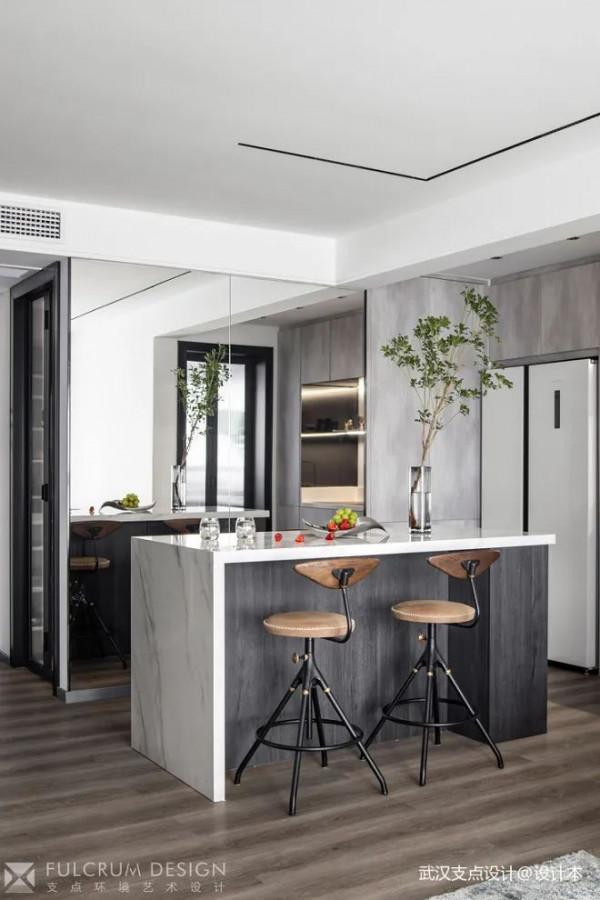 無電視、無主燈，小姐姐花30萬裝修，享受獨居人才懂的暢快恣意