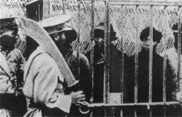 新四軍活捉韓德勤，陳毅將其釋放並送8萬元，蔣：這招實在太狠