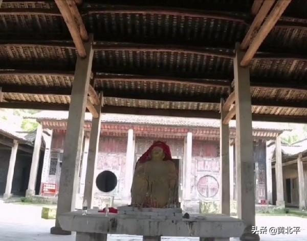 重慶豐都縣興義鎮古觀山上儲存完好的建築群,規模龐大卻空無一人 重慶豐都縣興義鎮古觀山上儲存完好的建築群,規模龐大卻空無一人