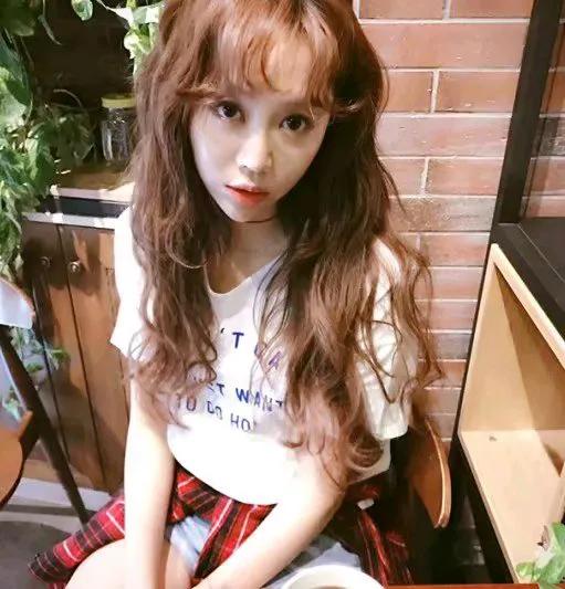 宋丹丹干女兒，長髮好美