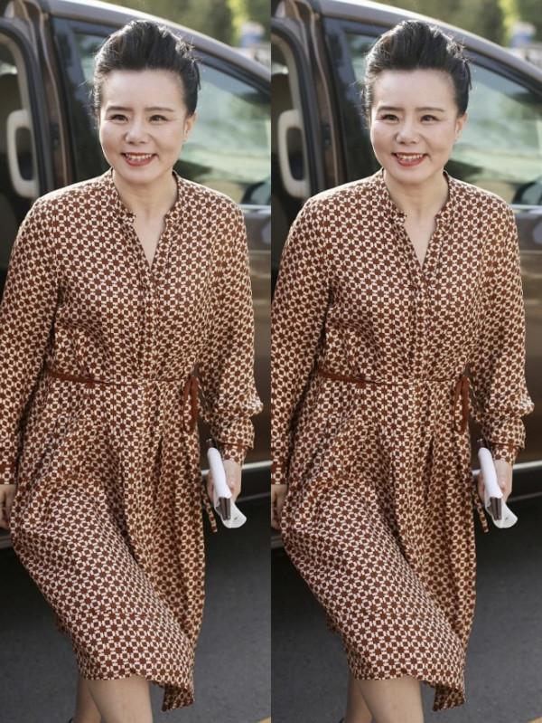 龔琳娜真有藝術家的範兒，穿著優雅好溫柔，梳大背頭也挺美的