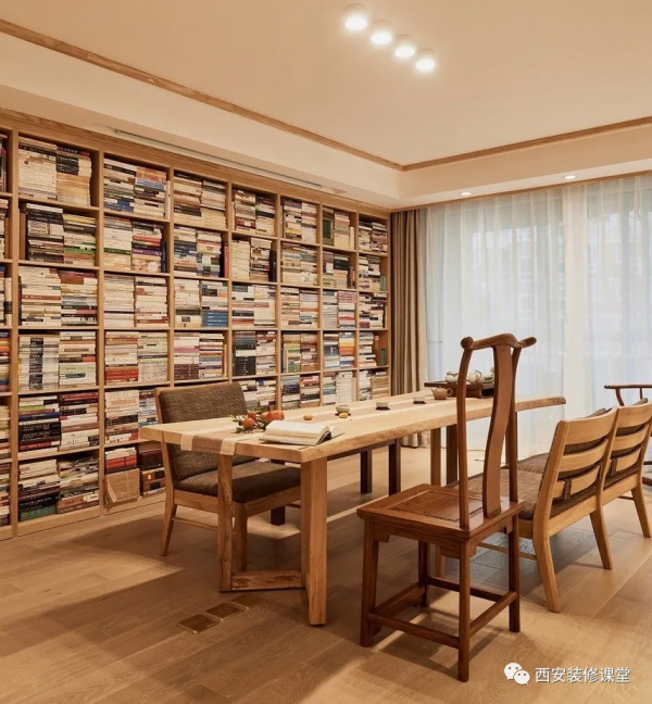 客廳不要傳統，長條桌布局可好？