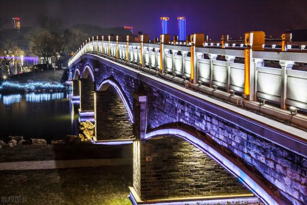中國橋構織交通網，橋也成為美麗的風景