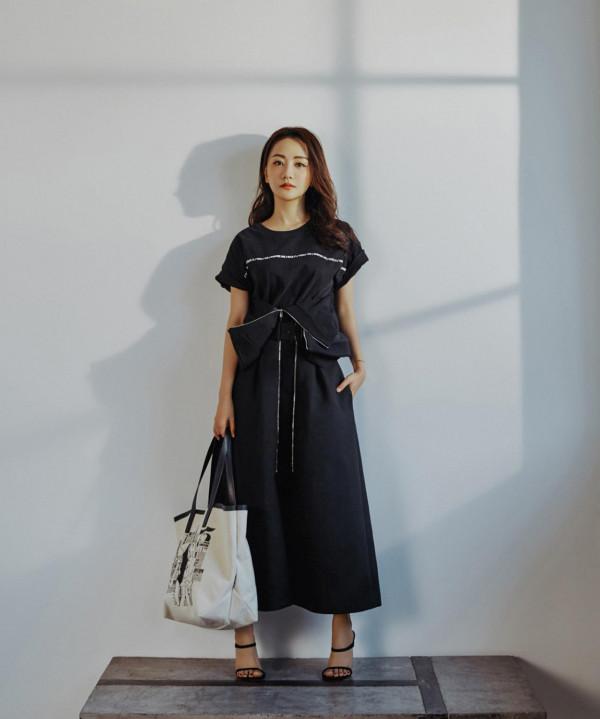 楊蓉年近40也高調了，抹胸裙穿成半身裙，配一字帶高跟鞋好霸氣