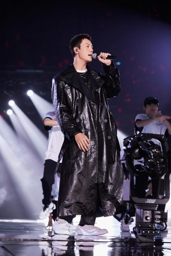 鄧麗君“穿越復活”，劉宇寧“漫步星空”，江蘇臺跨年夜太奇幻