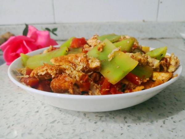 炒鵝蛋,多加這兩步,去腥提味,配上青筍一起炒,月子餐,亦美味 炒鵝蛋,多加這兩步,去腥提味,配上青筍一起炒,月子餐,亦美味