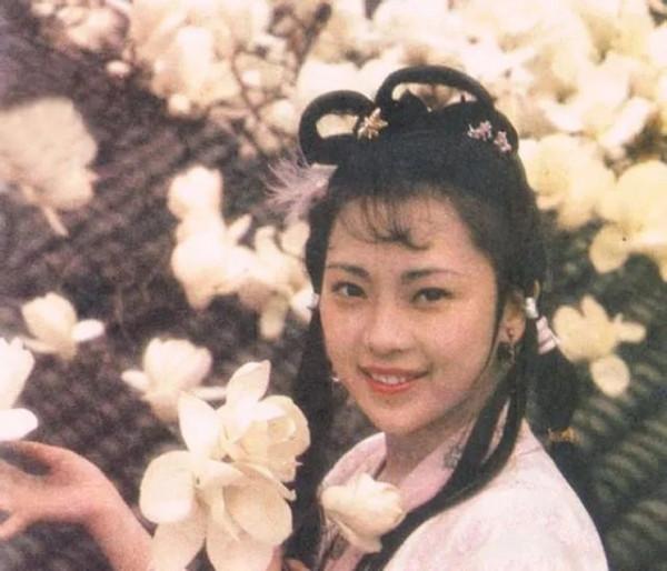 同樣是李連杰基因,把黃秋燕女兒和利智女兒一對比,差距就出來了 同樣是李連杰基因,把黃秋燕女兒和利智女兒一對比,差距就出來了