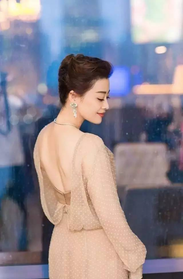 6位中年女星背影殺：年近半百仍似少女，胖一絲累贅、瘦一點沒味