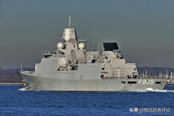 俄間諜船很“囂張”：監視英國航母，直接停在對手的護衛艦鼻子前