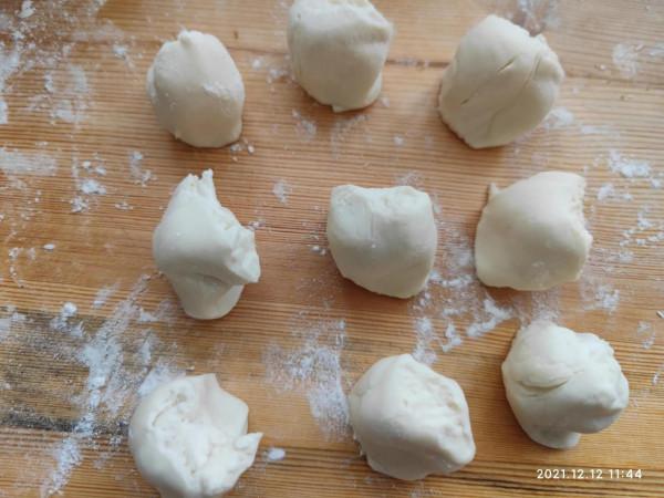 自家做的春餅,酸菜餡的好吃不得了不得了 自家做的春餅,酸菜餡的好吃不得了不得了