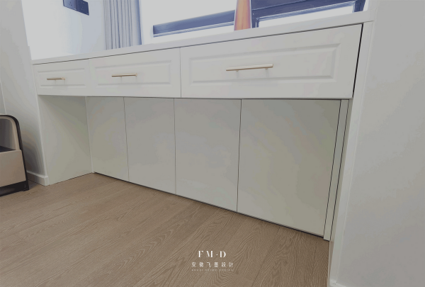 懂裝修的朋友總是挑剔,窗戶下要加矮櫃,“見縫插針”收納多5㎡ 懂裝修的朋友總是挑剔,窗戶下要加矮櫃,“見縫插針”收納多5㎡