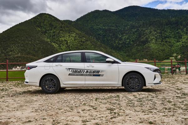 試駕賽道級寬體家轎奕炫MAX 從麗江自駕香格里拉納帕海