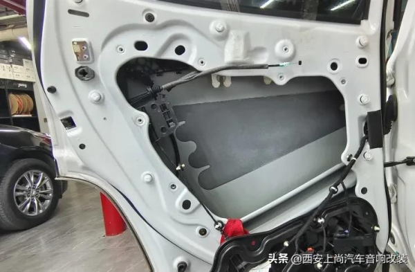 全方位降噪重回寧靜車生活,吉普指南者升級全車俄羅斯阿德薩隔音 全方位降噪重回寧靜車生活,吉普指南者升級全車俄羅斯阿德薩隔音