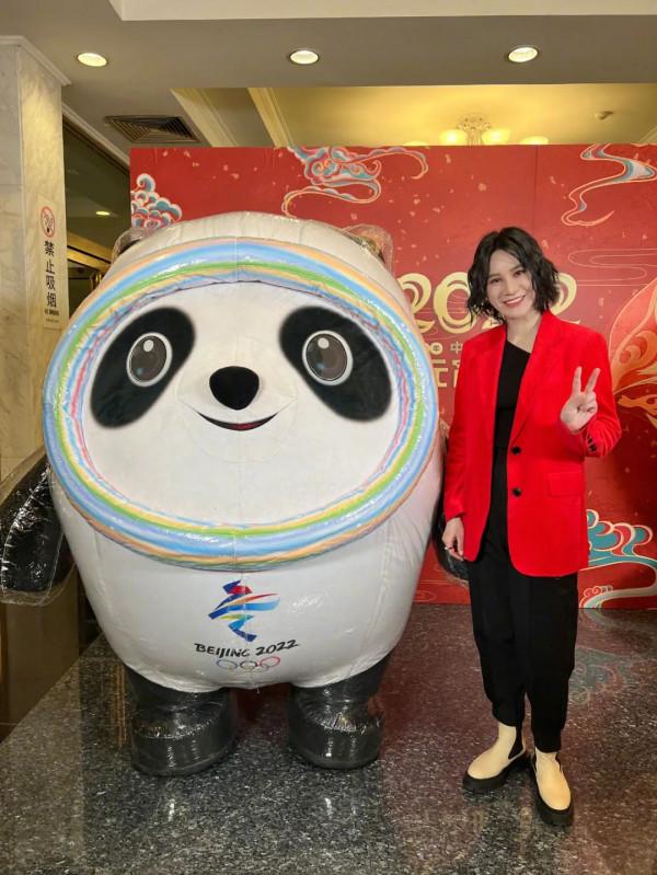 元宵晚會最驚豔女星：萬茜金絲絨，金晨粉嫩，林允穿著剪紙出來了