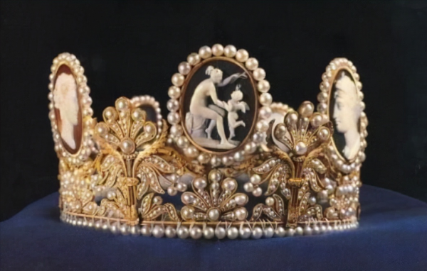 瑞典的第五任女王，自信笑容很治癒，時尚服飾搭配珠寶更加迷人