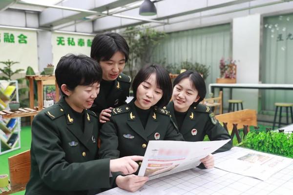 模範話務連繫列報道③：模範連，話務兵，女兒情