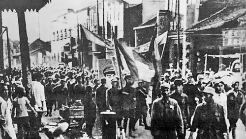 偷挖毛主席祖墳的兇手，躲在長沙當篾匠，舉止怪異，暴露後怎麼判