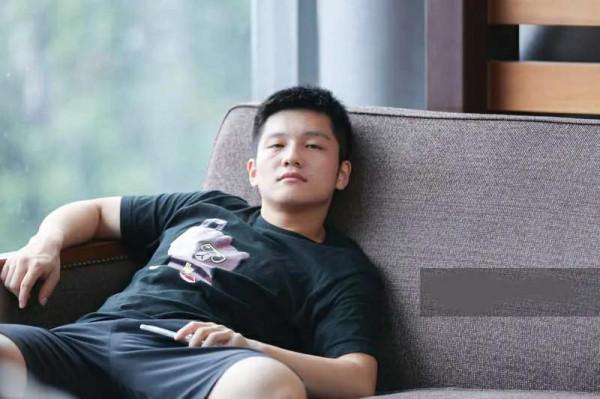 乒乓球冠軍樊振東和富四代謝承潤長得好像啊