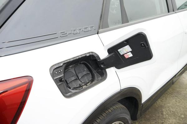 工薪族的奧迪SUV,空間足夠配置不錯就是續航太短,實拍Q2L e-tron 工薪族的奧迪SUV,空間足夠配置不錯就是續航太短,實拍Q2L e-tron