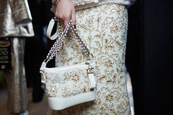 女生第一個大牌包包怎麼選？這30款揹包十年都不過時