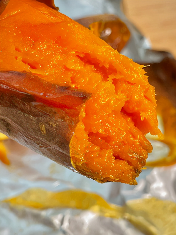 原來烤紅薯的皮這麼香