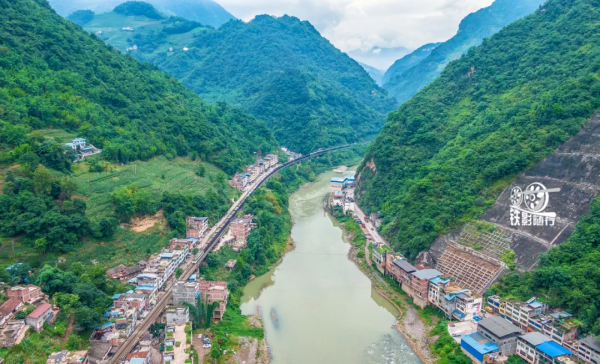 隨行 | 中國“最窄”的縣城——鹽津縣