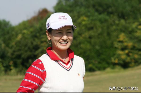 哈斯高娃：不滿騰格爾“嗜酒如命”離婚，單身26年不婚不育