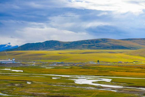 西藏超值得去的草原，是我國五大牧場之一，也是遊牧文化的繁衍地