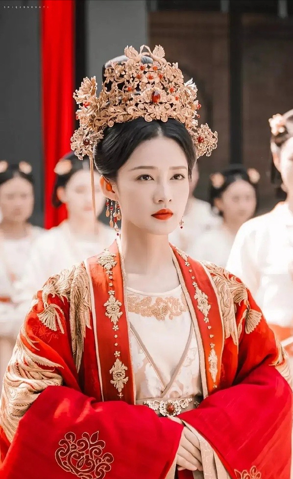 「盤點」古裝女主發冠大賞 趙麗穎的最華麗繁複 譚松韻跟宣璐撞款 「盤點」古裝女主發冠大賞 趙麗穎的最華麗繁複 譚松韻跟宣璐撞款