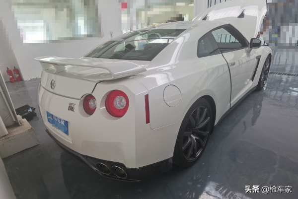 開了8年才虧了50萬！這輛日產GTR雖然是純素車，但值100萬嗎？