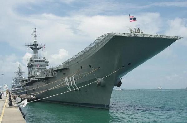 &OpenCurlyDoubleQuote;差克里&CenterDot;納呂貝特&rdquo;號航空母艦圖集（70圖）