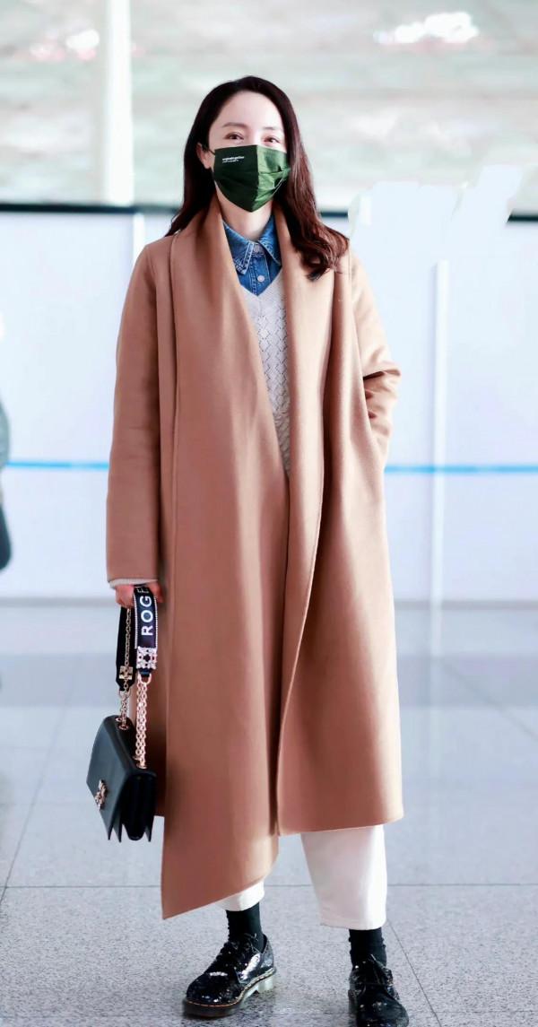 董璇楊冪私服來了，一種成熟女人獨有的韻味，一種是少女時尚感