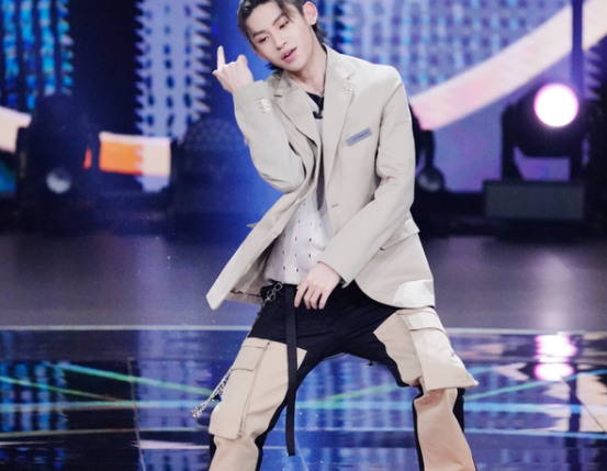 《戀戀劇中人》熱播,吳宣儀與小鬼王琳凱的“戀情”引發關注 《戀戀劇中人》熱播,吳宣儀與小鬼王琳凱的“戀情”引發關注