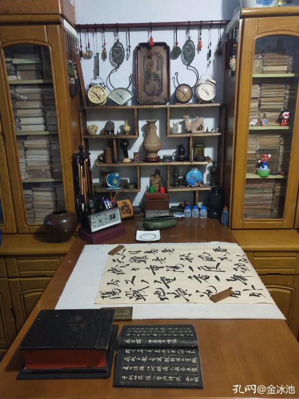 我積三十年之功，換得滿屋顏如玉，每天坐擁書城，僻靜清幽