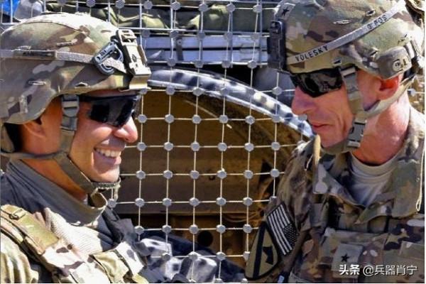 美國大兵酷愛“墨鏡”的背後:主要不是為了裝酷,眼睛防護很重要 美國大兵酷愛“墨鏡”的背後:主要不是為了裝酷,眼睛防護很重要