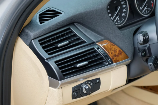 二手寶馬X5硬實力面面俱到，20來萬價效比令人怦然心動