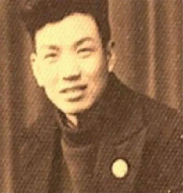 為打倒叛徒父親,兒子選擇參軍,開國大典時被告知:你父是我黨特工