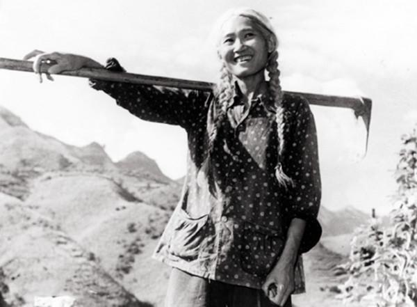 四川白毛女：深山孤苦17年，渾身赤裸當野人，下山後生下一兒一女