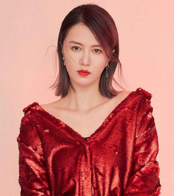 張傑送鬱可唯《快女》號牌掀回憶殺，如今超女、快女誰混出頭了？