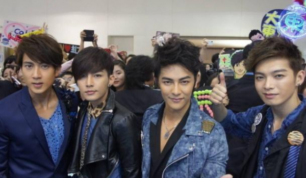 飛輪海才是吃了防腐劑吧?時隔10年再合體,吳尊辰亦儒越老越帥氣 飛輪海才是吃了防腐劑吧?時隔10年再合體,吳尊辰亦儒越老越帥氣