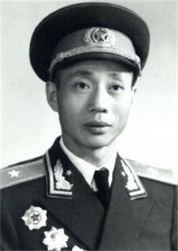 四川唯一鄧姓開國將軍出車禍，許世友：救不過來，醫生全撤職