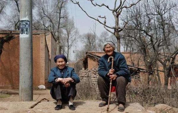 現代詩:《空蕩蕩的村莊》 現代詩:《空蕩蕩的村莊》