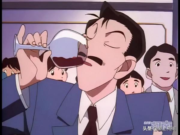 名偵探柯南:當別人在認真聽演講的時候,小五郎卻在認真地吃 名偵探柯南:當別人在認真聽演講的時候,小五郎卻在認真地吃