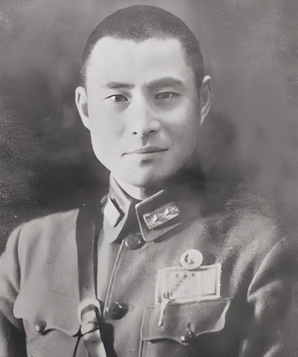 連長重傷指導員犧牲，危急時刻小兵：大家聽我指揮，後成軍區司令